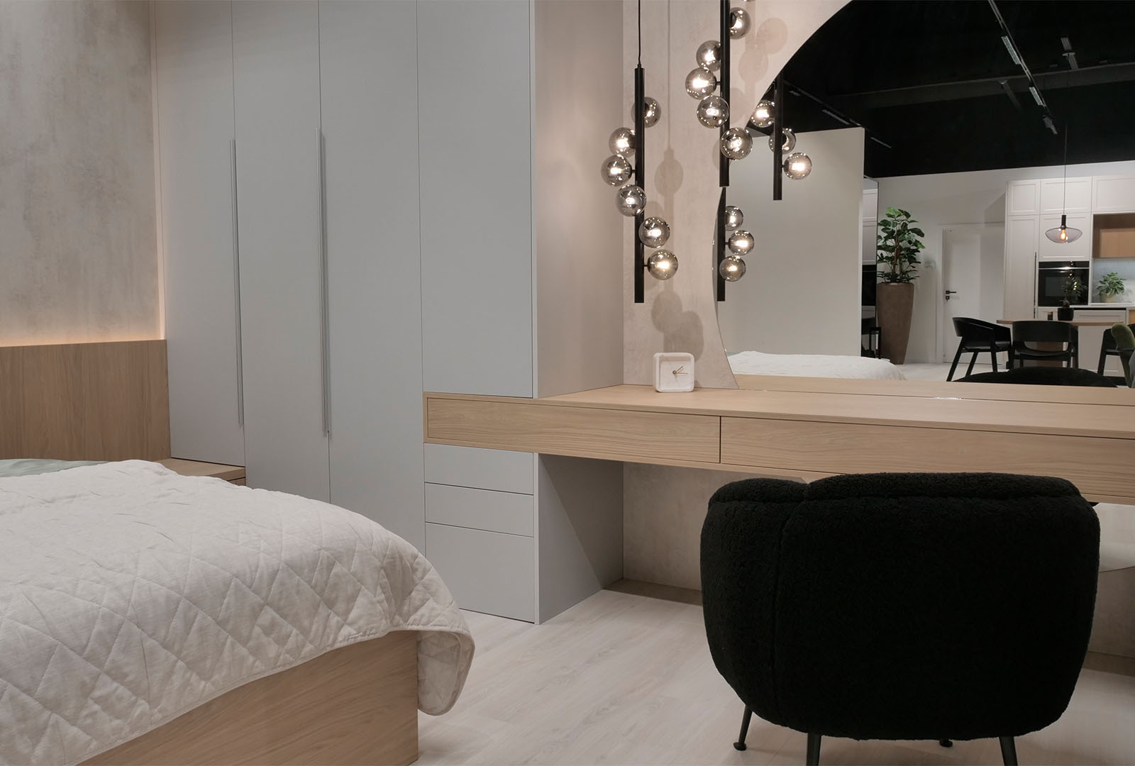 Interier_Svetlosivy_matt_dub_casella_prirodny_chromix_biely (3)